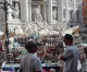 Venditori di souvenirs al Colosseo: il voltafaccia della Regione Lazio