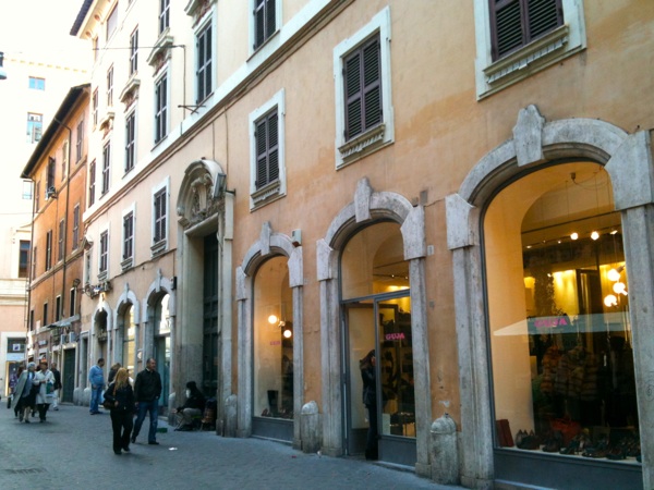Il palazzo tra Via del Gambero e Via del Corso (foto AMBM)