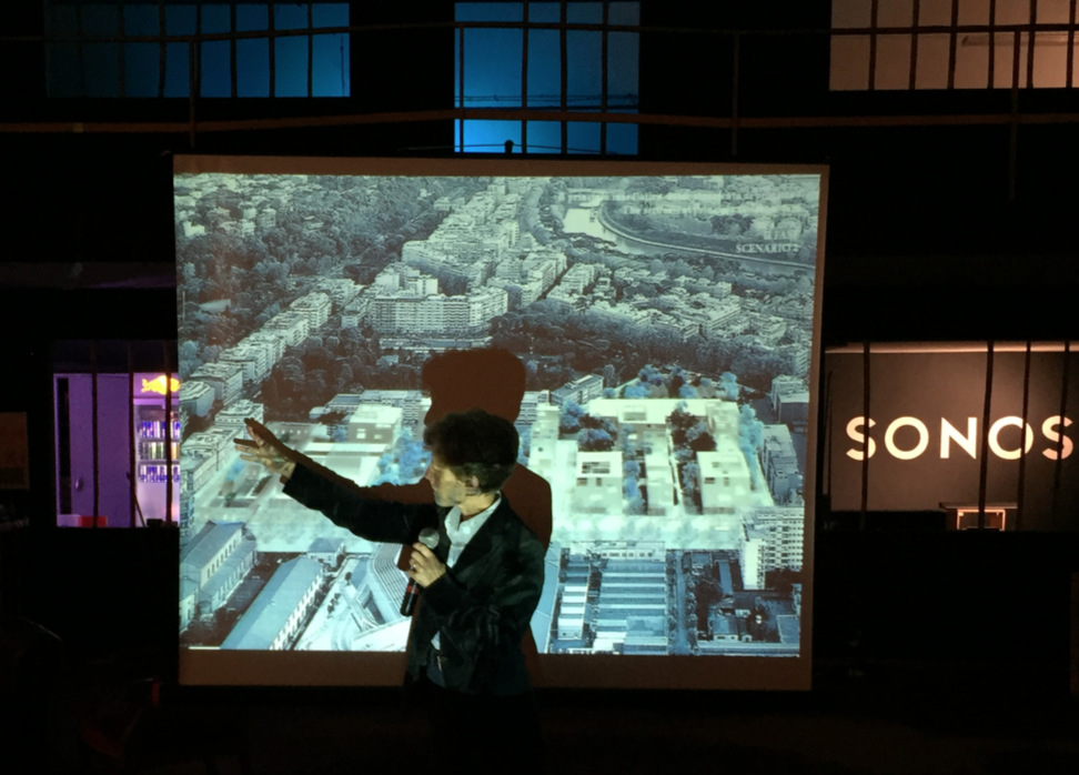 Paola Viganò illustra il progetto a un incontro pubblico il 28 ottobre 2015