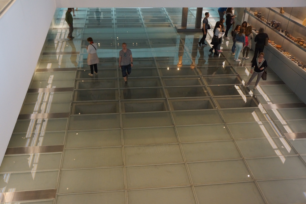 Il pavimento trasparente del primo piano