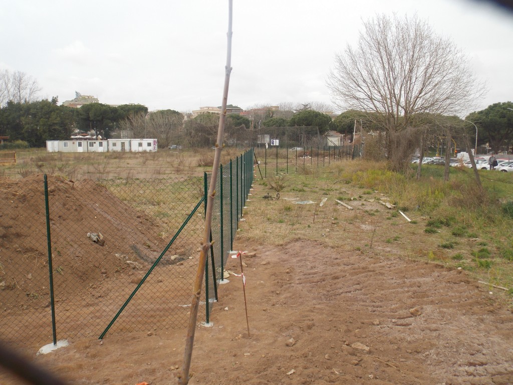 2 – La recinzione arretrata sul perimetro della proprietà