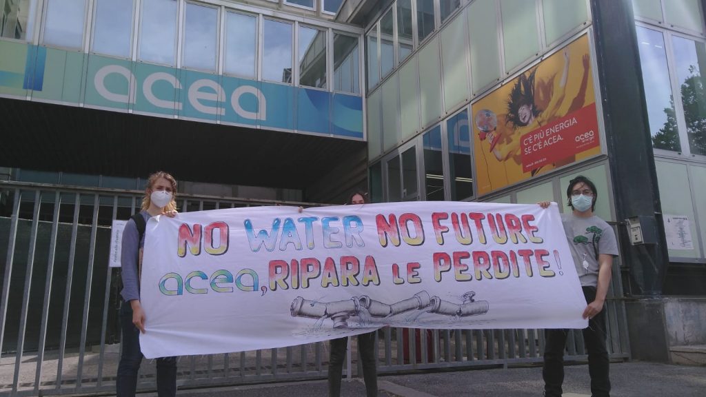 29 5 2020 manifestazione durante l'Assemblea degli Azionisti di ACEA di  Fridays For Future Roma e Coordinamento Romano Acqua Pubblica 