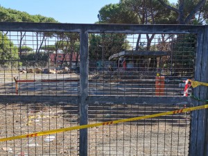 Parco via dei Robilant chiuso e nel degrado. Foto Piero Filotico